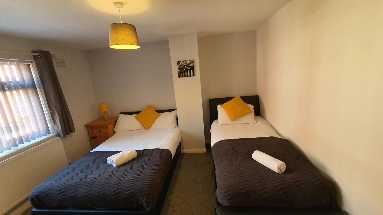 Contractors, City Centre, Parking, 3 Double Rooms, Netflix, Cosy! Coventry Kültér fotó