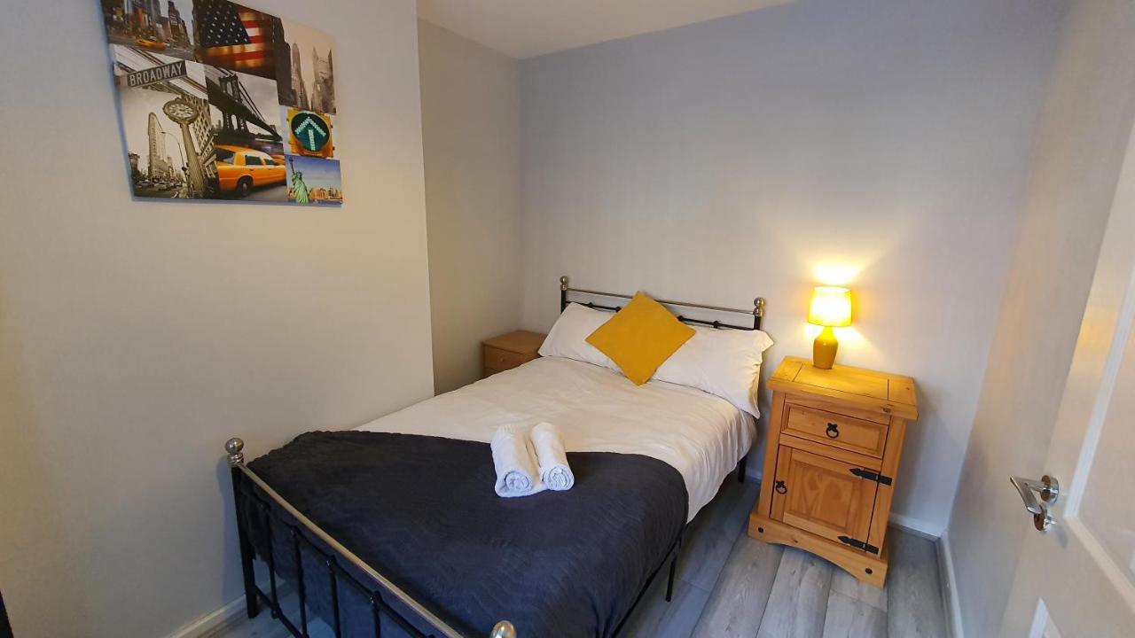 Contractors, City Centre, Parking, 3 Double Rooms, Netflix, Cosy! Coventry Kültér fotó